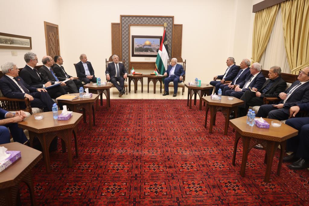 الرئيس خلال استقباله نائب رئيس الوزراء وزير الخارجية الإيطالي أنطونيو تاياني (عدسة: جاغوب الجاغوب)